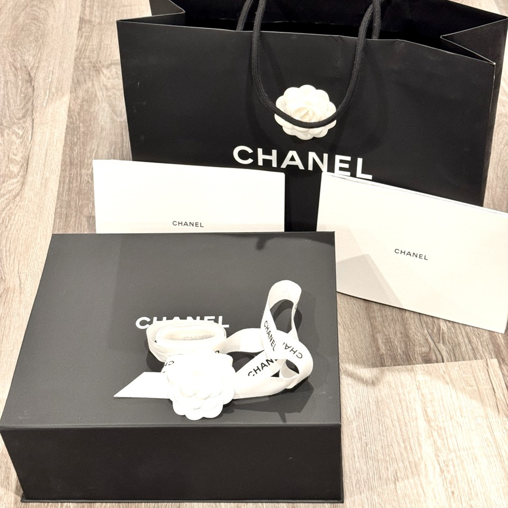 Chanel Box, Large
